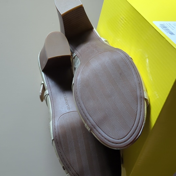 NIB Liz Claiborne Metallic Gold Heels - Picture 3 of 5